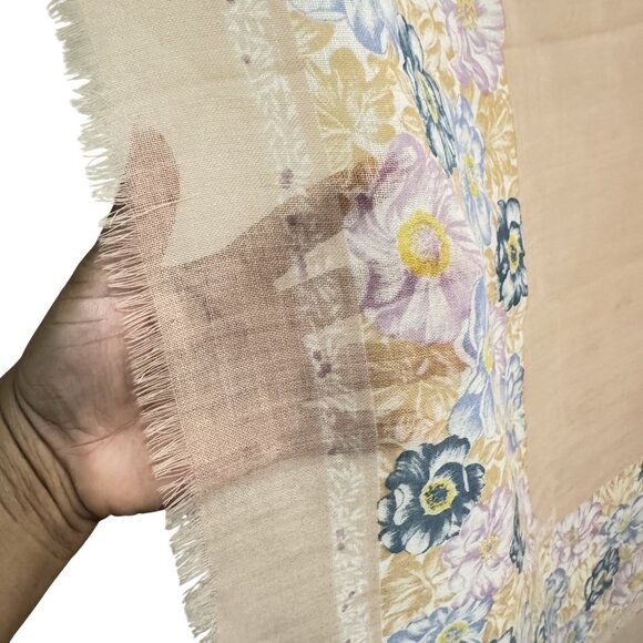 Vintage Echo Women's 100% Pure Wool Light Pink Floral Knit Wide Scarf 49" x 47" - Picture 3 of 7